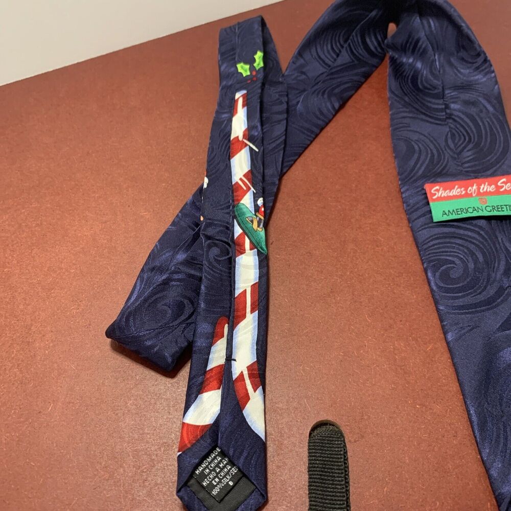 American‎ Greetings Santa Snowboarding Silk Tie Navy Christmas Novelty Necktie - Picture 10 of 10
